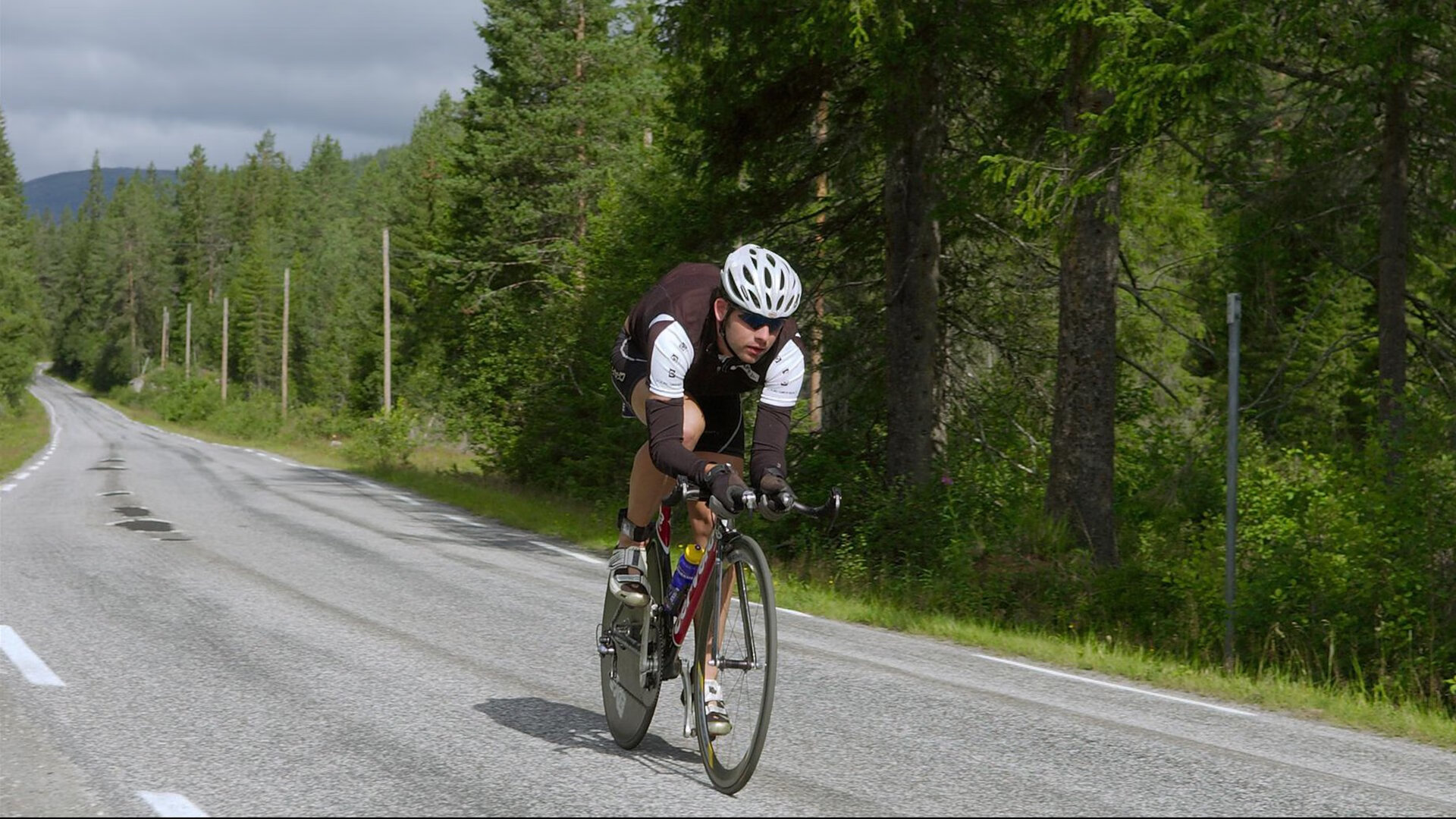 国际铁人三项大奖赛炎热天气下鏖战,国际铁人三项标准距离